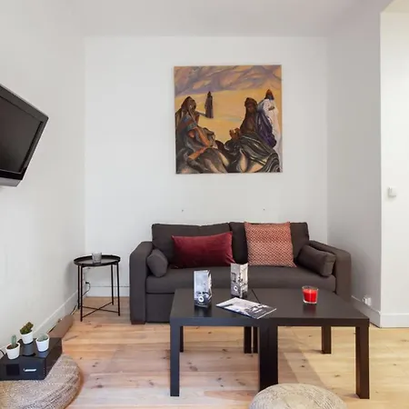 Charming Little Flat With Court Close To Eiffel Tower In - Welkeys アパート
